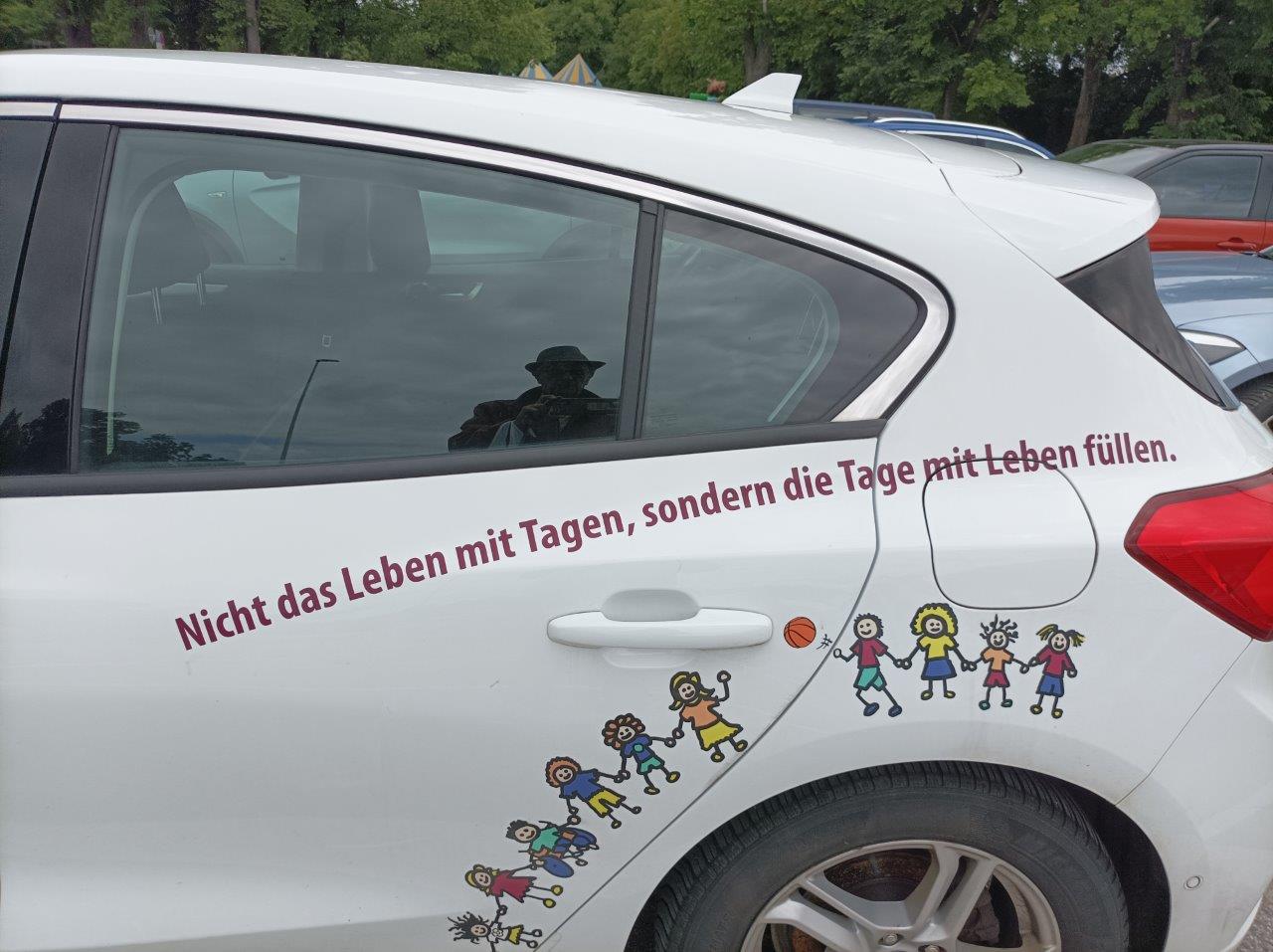 Achtsamkeitstext über erfülltes Leben auf Auto